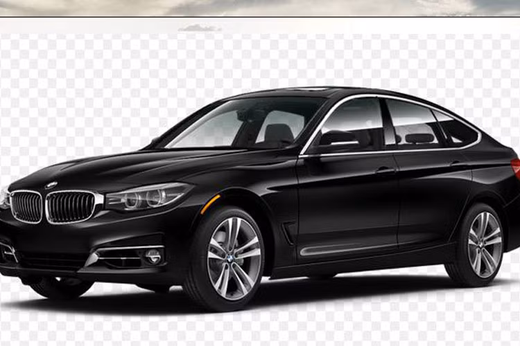Bằng mắt thường có thể thấy nét hao hao giống nhau giữa Kia K3 GT 2018 và siêu phẩm BMW 6-Series Gran Turismo. Mâm xe Kia K3 GT cũng rất giống có điều nó là đa chấu 18 inch (khác BMW 5 chấu), đường viền màu đỏ xung quanh trục bánh.