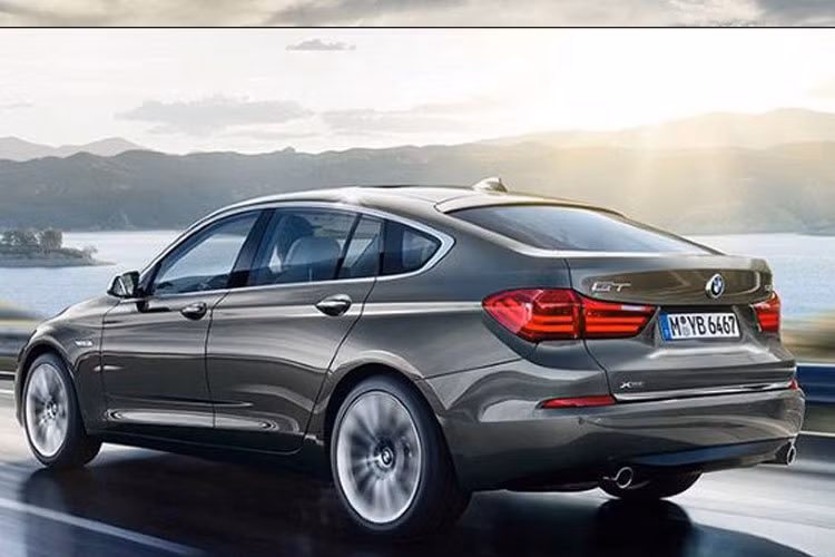 Thiết kế cụm đèn hậu có phần giống với BMW 6-Series Gran Turismo