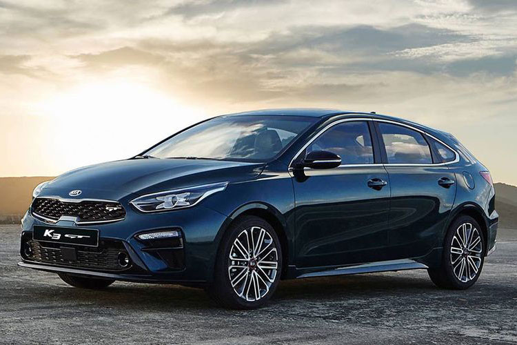 Hãng xe ôtô Kia cho biết Kia GT sẽ ra mắt với hai cấu hình, gồm 4 và 5 cửa. K3 GT là đàn em của chiếc sedan K3 thế hệ mới, ra mắt vào hồi đầu năm nay.