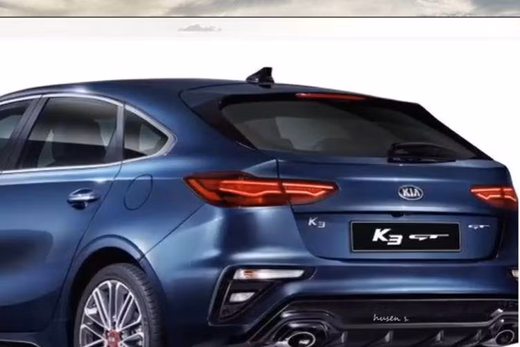 Cụm đèn hậu riêng biệt tích hợp dải LED phía trong vô cùng độc đáo. Theo tiết lộ của hãng, Kia K3 GT trang bị động cơ xăng GDI tăng áp, dung tích 1.6L, sản sinh công suất 204 mã lực.