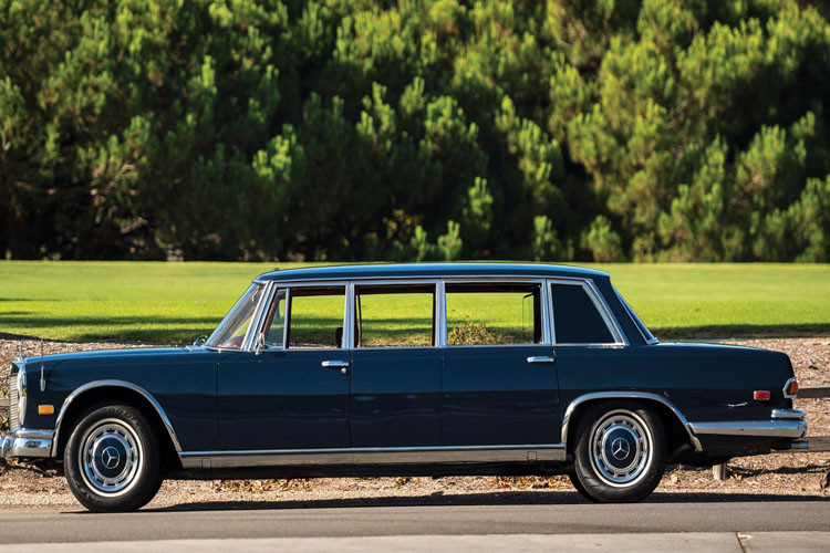 Mercedes-Benz 600 Pullman được sản xuất từ năm 1963 đến 1981. Tuy nhiên, trong suốt gần 3 thập kỷ đó, Daimler chỉ sản xuất 2.677 chiếc; trong đó, đa số là bản tiêu chuẩn; chỉ có 428 chiếc trục cơ sở kéo dài, với 304 chiếc có 4 cửa (thay vì 6). Thay vì chiều dài tiêu chuẩn là 3,2 mét, chiếc Mercedes-Benz 600 Pullman được kéo dài lên 3,9 mét giữa các trục.
