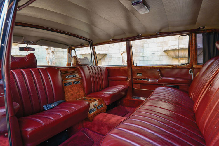 Nhà đấu giá RM Sotheby cho biết sẽ bán đấu giá chiếc limousine Mercedes hàng hiếm này cho người trả giá cao nhất tại Bảo tàng ôtô Petersen ở Los Angeles vào tháng 12/2018.