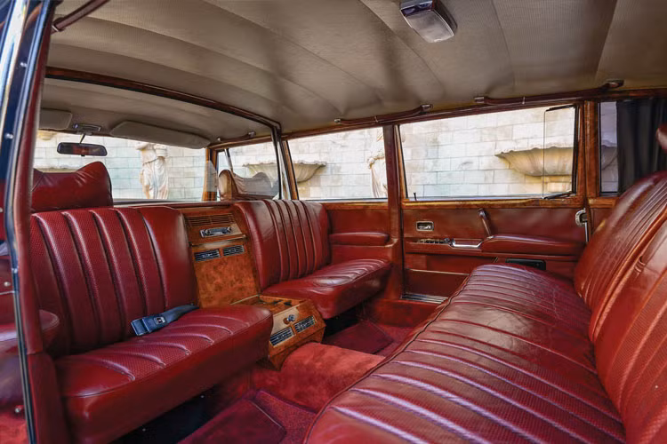 Nhà đấu giá RM Sotheby cho biết sẽ bán đấu giá chiếc limousine Mercedes hàng hiếm này cho người trả giá cao nhất tại Bảo tàng ôtô Petersen ở Los Angeles vào tháng 12/2018.