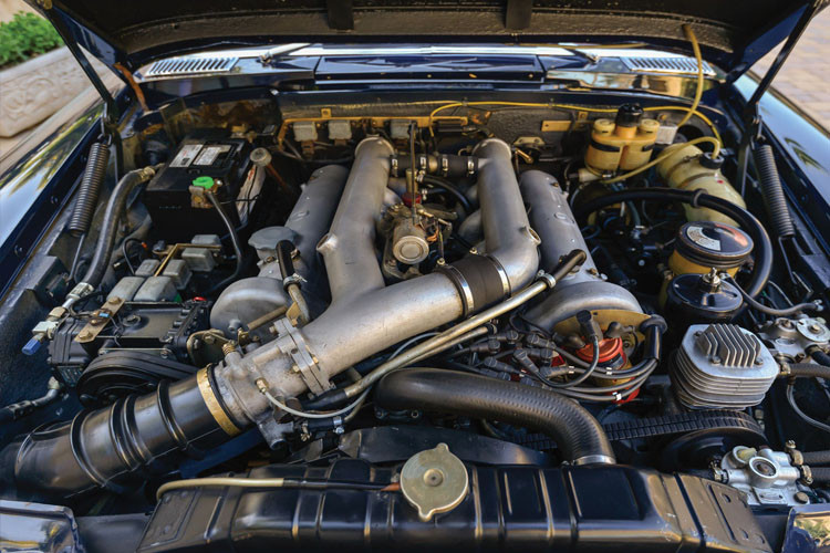 Nặng tới 3.333 kg dù là bản tiêu chuẩn (trục cơ sở ngắn), Mercedes-Benz 600 Pullman còn nặng hơn vả Rolls-Royce Phantom bản trục cơ sở kéo dài ngày nay. Và vì thế, hãng xe Đức phải dùng tới động cơ V8 6.3L công suất 245 mã lực, cùng với hệ thống treo khí nén để đảm bảo sự vận hành êm ái cho xe.