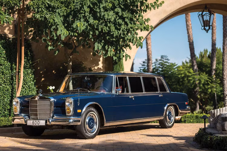 Chỉ có chưa đến 3.000 chiếc được sản xuất trong gần ba thập kỷ, mẫu xe sang Mercedes-Benz 600 Pullman còn được gọi là "xe nguyên thủ", nó không khác gì Mercedes-Maybach S600 Pullman ngày nay.