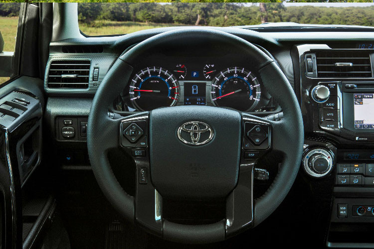 Cùng với đó, nội thất của 2 mẫu xe phiên bản đặc biệt này cũng được giữ nguyên như bản thường.