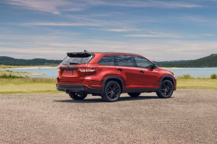 Khác với một vài thay đổi về ngoại thất thì cả Toyota Camry và Highlander Nightshade Special Edition 2019 đều không có gì thay đổi về động cơ.