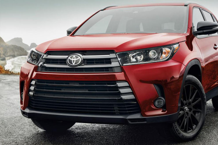 Toyota Highlander Nightshade Special Edition 2019 cũng có 4 tùy chọn màu sơn ngoại thất là đen Midnight Black Metallic, xám Predawn Gray Mica, đỏ Salsa Red Pearl và trắng Blizzard Pearl.