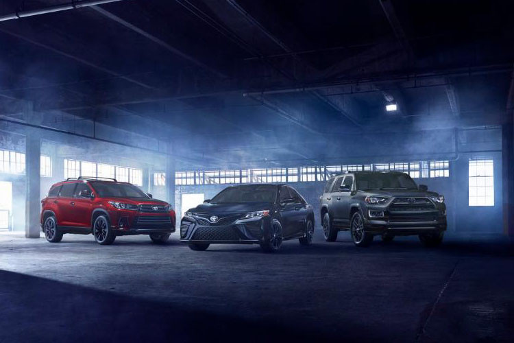 Theo thông tin chính thức từ hãng Toyota, hãng sẽ tiếp tục trang bị phiên bản Nightshade Special Edition cho 2 dòng xe Toyota Camry và Highlander. Theo đó, phiên bản Nightshade Special Edition này được phát triển dựa trên bản SE của cả Camry lẫn Highlander ở thị trường Mỹ.