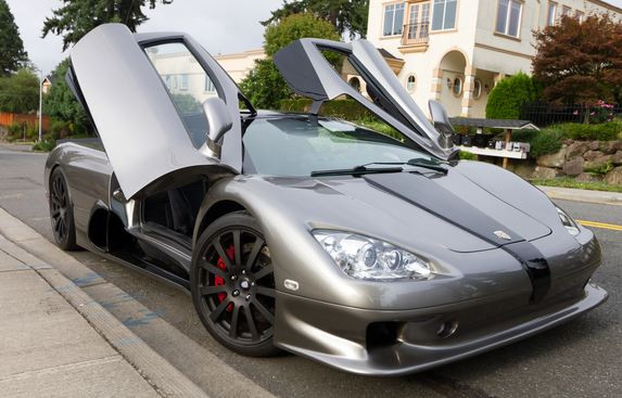 SSC Ultimate Aero chính thức trở thành chiếc xe nhanh nhất thế giới năm 2007 với tốc độ tối đa 412km/h. Siêu xe của Mỹ sử dụng động cơ V8 6,4 lít cung cấp sức mạnh 1.183 mã lực cho bánh sau.
