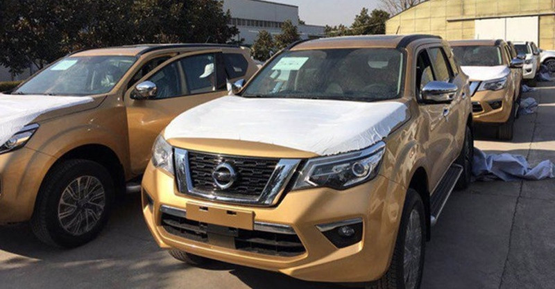 Khoảng gần 1 tháng nữa, mẫu xe SUV Nissan Terra 2018 mới sẽ ra mắt người dùng. Mới đây, một vài hình ảnh thực tế của mẫu xe này đã chính thức lộ diện hoàn toàn tại một nhà máy ở Trung Quốc thu hút sự quan tâm của nhiều người tiêu dùng