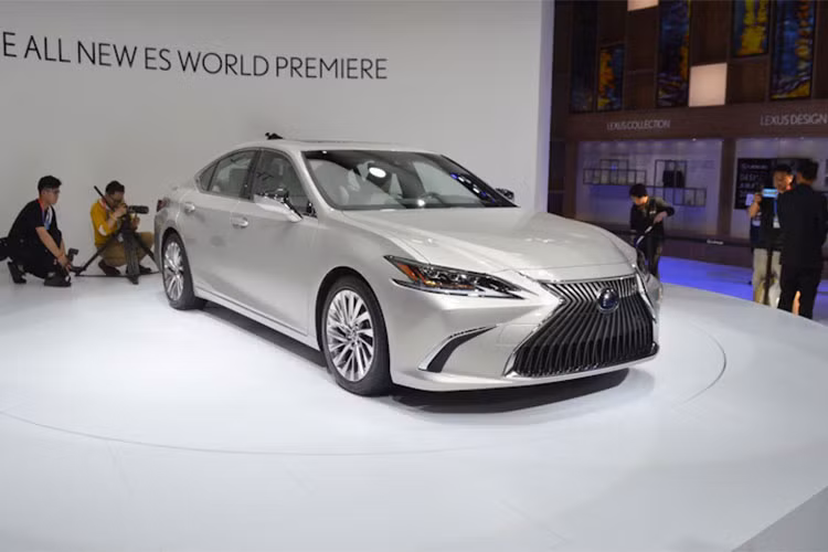 Xe sang Lexus ES 2019 dau tien lo dien tai Dong Nam A