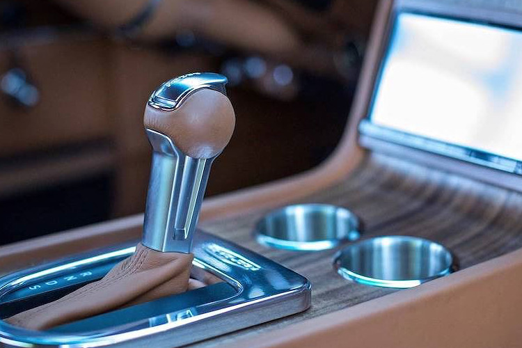 Ngoài ra khách hàng có thể lựa chọn tùy chọn hộp số sàn truyền thống.