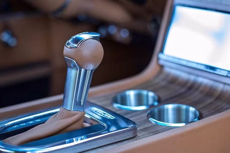 Ngoài ra khách hàng có thể lựa chọn tùy chọn hộp số sàn truyền thống.