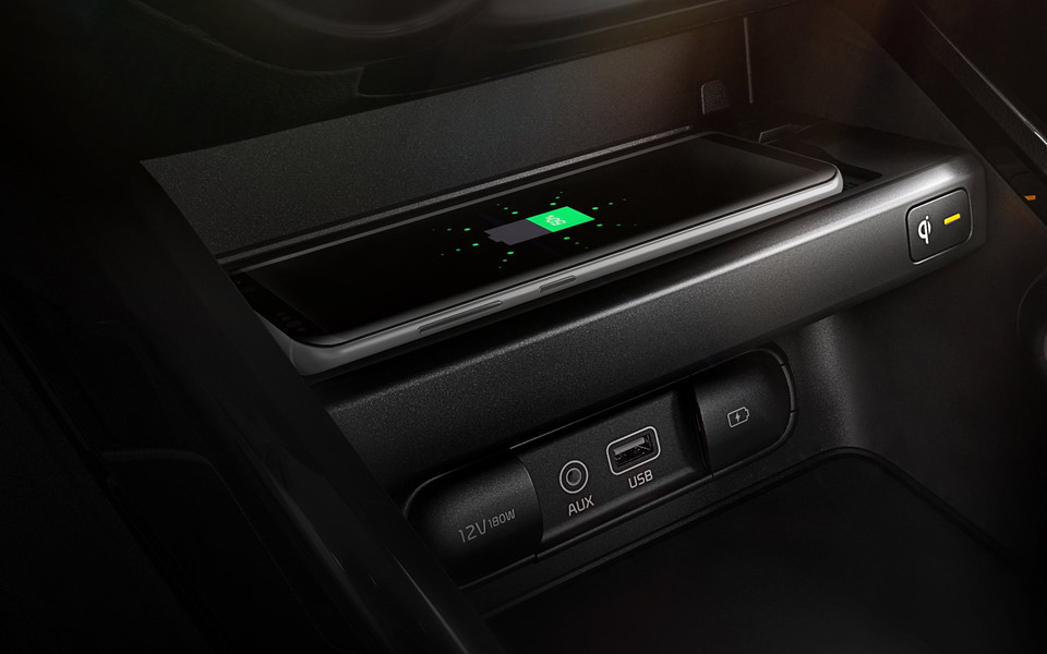 Khách hàng khi mua xe Kia Forte phiên bản 2019 cũng có thể tùy chọn hộp số vô cấp CVT với số tiền 900 USD, rẻ hơn 100 USD so với tùy chọn hộp số tự động 6 cấp trên phiên bản 2018.