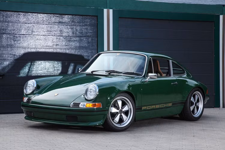 Hãng độ DP Motorsports vừa tinh chỉnh, phục chế chiếc xe Porsche 911 đời cũ lại để trở thành phiên bản 964 với thiết kế hoàn toàn mới nhưng vẫn giữ được nét cổ điển vốn có.