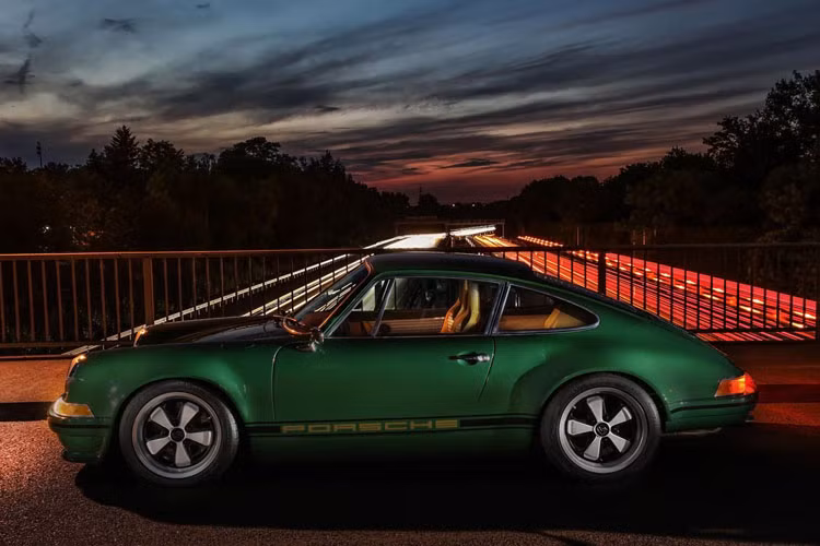 DP Motorsports đã trang bị thêm bodykit làm từ carbon và nhựa gia cố kevlar. Những trang bị này giúp chiếc xe mở rộng hơn 250mm. Xe còn được trang bị la zăng đúc 17 inch của Fuchs và bộ lốp Michelin PIlot Sport.