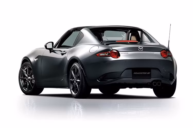 Tại Anh, xe thể thao Mazda MX-5 có dòng Convertible mui mềm và RF mui cứng. Convertible có các bản SE+, SE-L Nav+, Sport Nav+ và GT Sport Nav+. RF có SE-L Nav +, Sport Nav + và GT Sport Nav +. Tại thị trường Mỹ, Mazda MX-5 RF có các bản Club 6MT, Club 6AT, Grand Touring 6MT và Grand Touring 6AT.