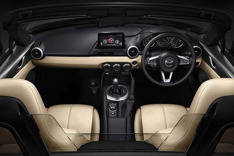 Tại Mỹ, MX-5 RF 2019 bản Grand Touring 6AT cao nhất dùng động cơ SkyActiv 2.0L, công suất 181 mã lực, mô-men xoắn 204 Nm, hộp số tự động 6 cấp và có giá bán 34.410 USD. Người dùng có thể mua gói GT-S bổ sung, hoặc gói i-ActivSense Club Package - thêm phanh thông minh, cảnh báo chệch làn, gói Brembo/BBS – phanh Brembo, kẹp phanh sơn đỏ, mâm hợp kim BBS gia cường, ghế da sưởi...