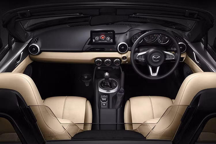 Tại Mỹ, MX-5 RF 2019 bản Grand Touring 6AT cao nhất dùng động cơ SkyActiv 2.0L, công suất 181 mã lực, mô-men xoắn 204 Nm, hộp số tự động 6 cấp và có giá bán 34.410 USD. Người dùng có thể mua gói GT-S bổ sung, hoặc gói i-ActivSense Club Package - thêm phanh thông minh, cảnh báo chệch làn, gói Brembo/BBS – phanh Brembo, kẹp phanh sơn đỏ, mâm hợp kim BBS gia cường, ghế da sưởi...