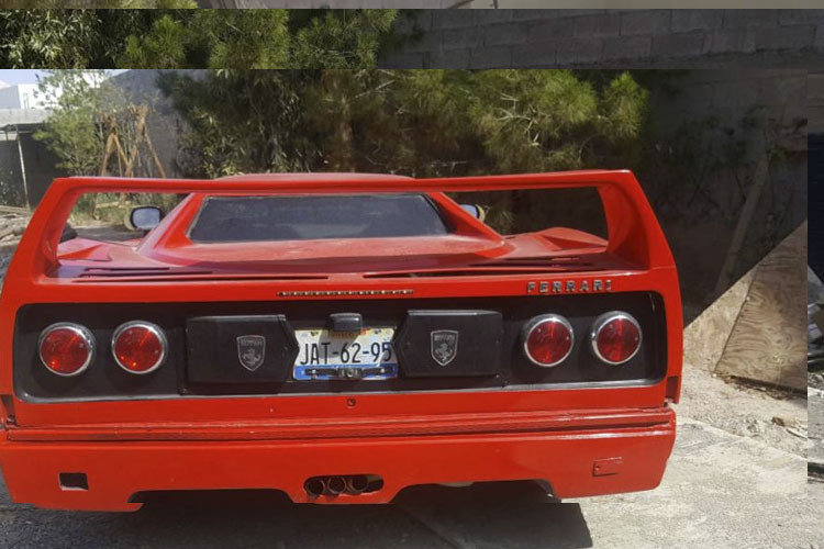 Thực chất, Nissan Sentra coupe đời 1990 có giá khá rẻ tuy nhiên khi được độ nhái lên "siêu xe" Ferrari thì mức giá 135 triệu lại được cho là rẻ như cho.