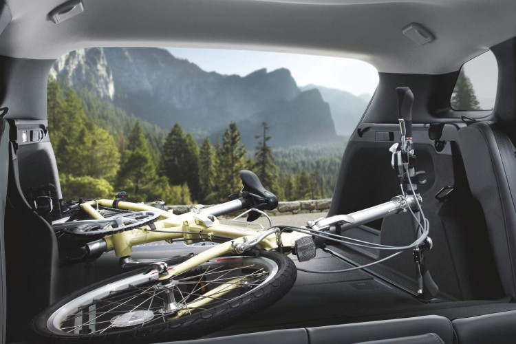 Khoang để đồ của cả hai mẫu Hyundai sedan i40 và i40 wagon đều ấn tượng, rộng rãi có thể mang cả xe đạp theo cho những chuyến dã ngoại.