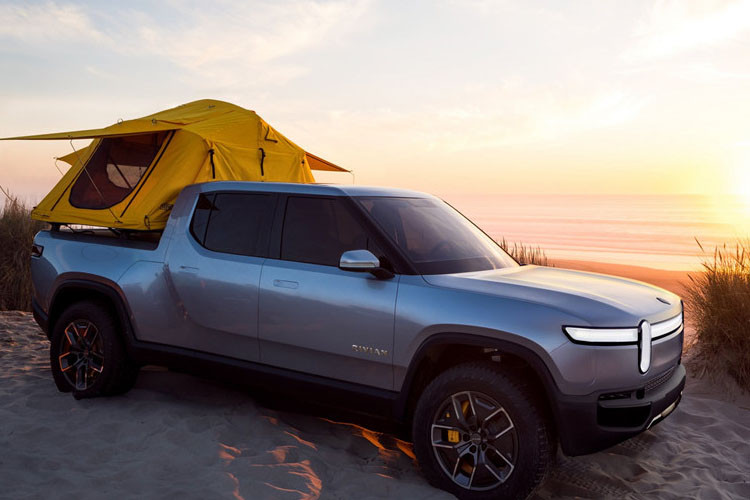 Siêu bán tải này có kích thước không khác gì những chiếc bán tải động cơ đốt trong. Cụ thể, kích thước dài - rộng - cao lần lượt là 5.475 x 2.015 x 1.815 (mm), chiều dài cơ sở 3.450 mm và khoảng sáng gầm 200 mm.