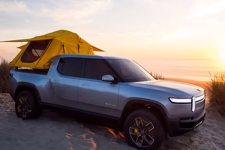 Siêu bán tải này có kích thước không khác gì những chiếc bán tải động cơ đốt trong. Cụ thể, kích thước dài - rộng - cao lần lượt là 5.475 x 2.015 x 1.815 (mm), chiều dài cơ sở 3.450 mm và khoảng sáng gầm 200 mm.