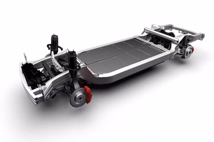 Sở dĩ có khả năng "siêu phàm" như vậy bởi Rivian R1T được xây dựng trên nền tảng ''ván trượt'' độc đáo của hãng. Được gọi là ván trượt vì nó bao gốm hối pin, hệ truyền động, hệ thống treo, phanh và hệ thống tích trữ năng lượng nhiệt đều được bố trí ở gầm xe tạo thành một bề mặt giúp xe lướt đi ở nhiều địa hình khác nhau.