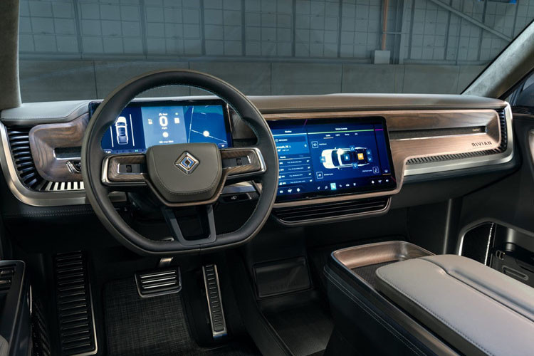 Ngoài ra, chiếc bán tải này còn có hệ thống an ninh chống trộm tiên tiến. Hay... cảm biến, radar, sóng siêu âm và hệ thống định vị GPS có độ chính xác cực cao. Những công nghệ này giúp R1T có thể tự vận hành ở cấp độ 3 - người lái có thể rời tay và mắt khỏi vị trí lái ở trên đường cao tốc.