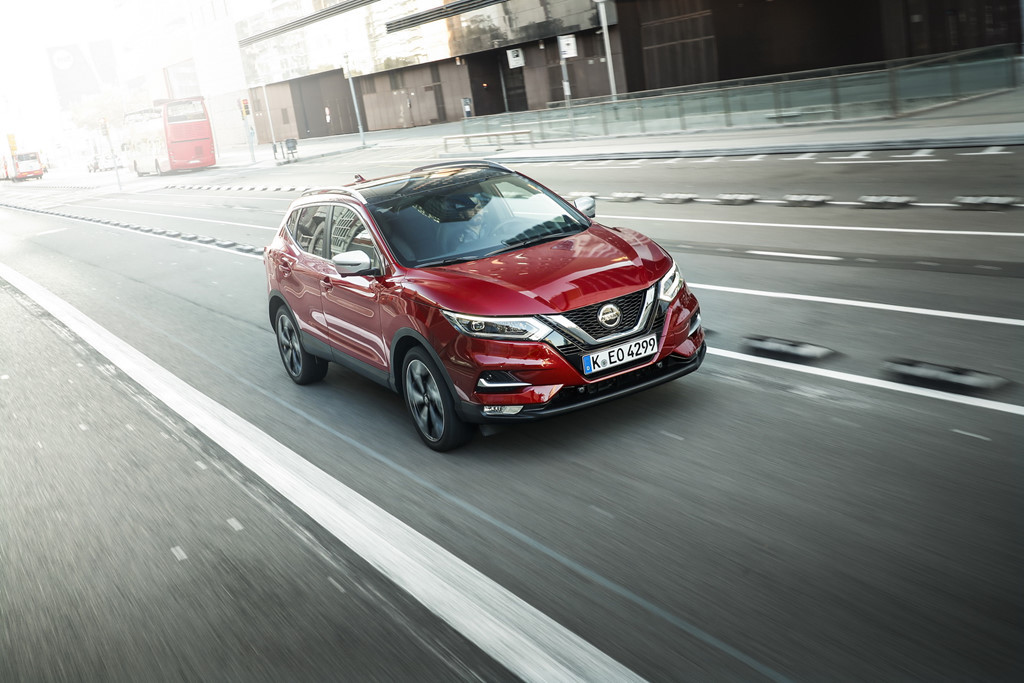 Bên cạnh đó, động cơ mới của Nissan Qashqai nâng cấp 2019 được chia làm hai cấp độ sức mạnh là 148 mã lực – 240 Nm và 158 mã lực - 260 Nm nhờ kết hợp với tiêu chuẩn hệ dẫn động cầu trước và hộp số sàn 6 cấp.