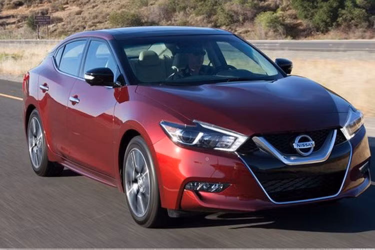 Thế hệ hiện tại của Maxima mang tên mã A36 ra mắt lần đầu tiên tại triển lãm New York Auto Show 2015, với động cơ V6 có công suất 300 mã lực, Nissan gọi đây là mẫu xe thể thao bốn cửa. Đối thủ cạnh tranh của Maxima là Toyota Avalon và Hyundai Azera.