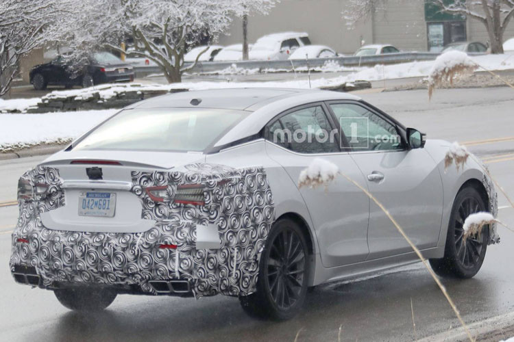 Hãng xe ôtô Nissan không hé lộ nhiều về thay đổi phần đuôi xe, nhưng trong những bức ảnh thực tế có thể kỳ vọng phần dưới của đuôi xe sẽ được thay đổi để trang bị cho xe ống xả tứ.