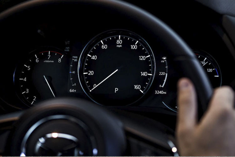 Những trang bị nâng cao độ tiện nghi, công năng và an toàn có thể kể đến là tương thích Apple CarPlay và Android Aut...