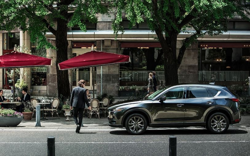 Mazda CX-5 Signature 2019 được bán ra với giá 36.890 USD (khoảng 860 triệu đồng), đắt hơn bản cũ khoảng 2.000 USD.