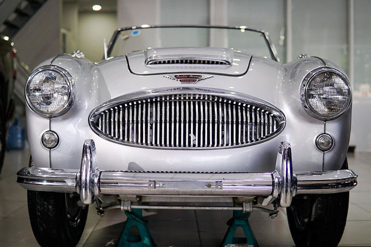 Xe có tản nhiệt hình ô-van đẹp mắt.