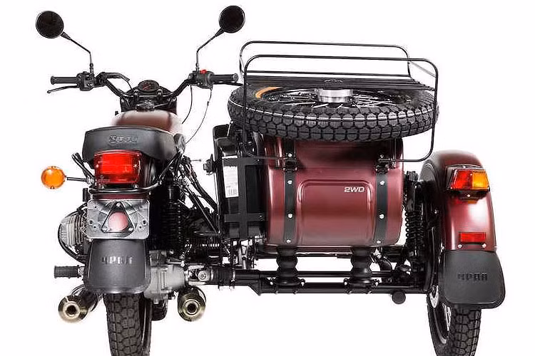 Về động cơ, xe môtô Ural 2019 vẫn được trang bị động cơ 749 cc Boxer 2 xi-lanh nằm ngang 4 kỳ cò đũa làm mát bằng không khí. Như đã nói ở trên, ở đời 2019, Ural đã cải tiến lại khá triệt để cỗ máy cũ kỹ này với đời 2019 để đem tới khả năng hoạt động bền bỉ hơn rất nhiều.