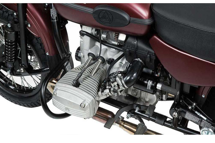 Ngay cả các cổ hút lẫn cổ xả của động cơ cũng đã được tối ưu hóa, trong đó cổ hút được thiết kế để đưa xăng gió nạp vào một cách mượt mà hơn và cổ xả rút ngắn để giảm nhiệt cho nòng xi-lanh.