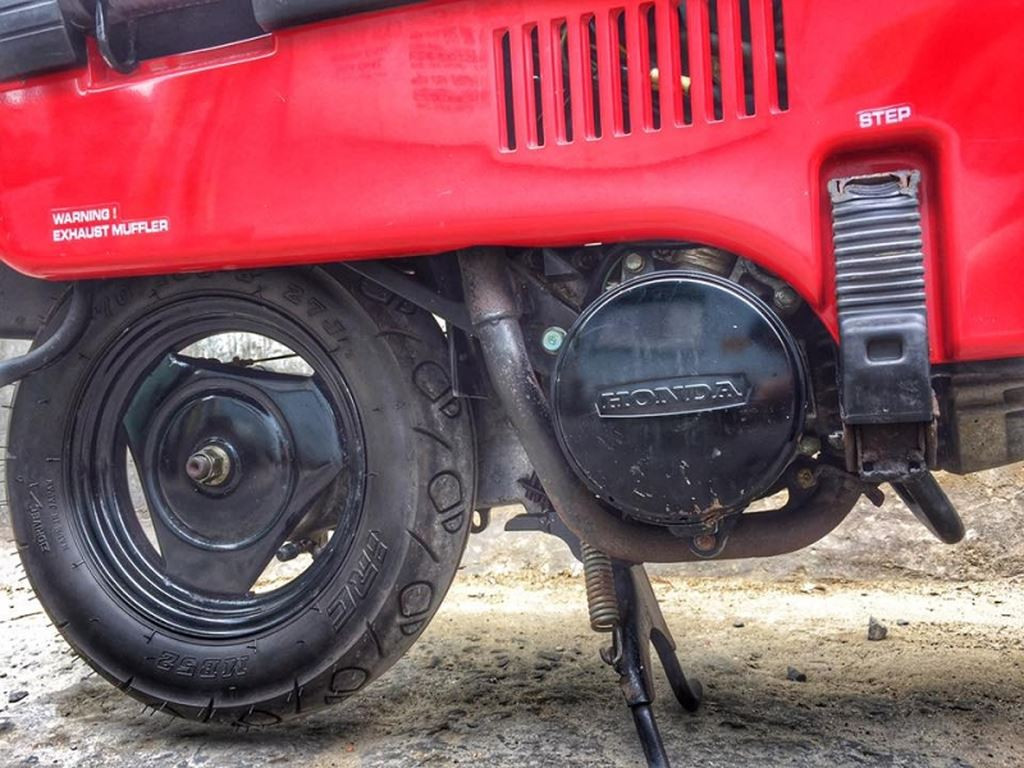 So với những chiếc xe 50 phân khối khác thời đấy, Motocompo thiếu sức hấp dẫn bởi thiết kế "cục mịch", kém linh hoạt và trọng lượng 50 kg, chiếc xe dường như quá nặng để có thể cho ra và đưa vào cốp của City.