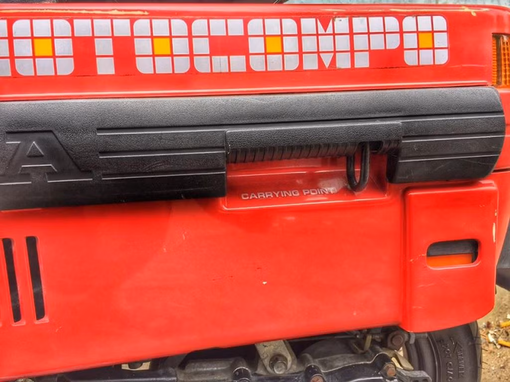 Chiếc scooter mang mã NCZ50 trang bị động cơ hai thì dung tích 49 phân khối làm mát bằng gió cưỡng bức, công suất 2,5 mã lực tại vòng tua máy 5.000 vòng/phút và mô-men xoắn cực đại 3,7 Nm ở vòng tua máy 4.500 vòng/phút. Xe sử dụng hộp số đơn cấp với ly hợp tự động.