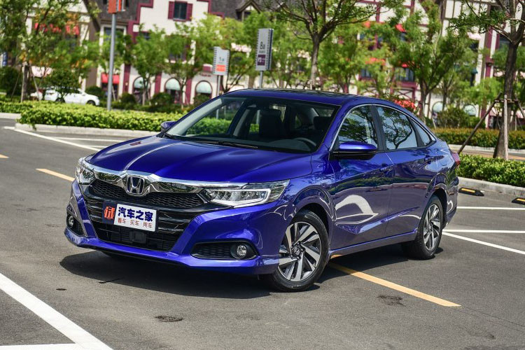 Trong ảnh là sedan Honda Crider 2019. Có thể thấy dù có một vài chi tiết khác biệt như nhìn chung kiểu dáng của hai mẫu xe này hoàn toàn tương đồng nhau. Tuy nhiên, được biết, Envix là sản phẩm của liên doanh Dongfeng-Honda còn Crider lại do liên doanh Guangzhou-Honda.