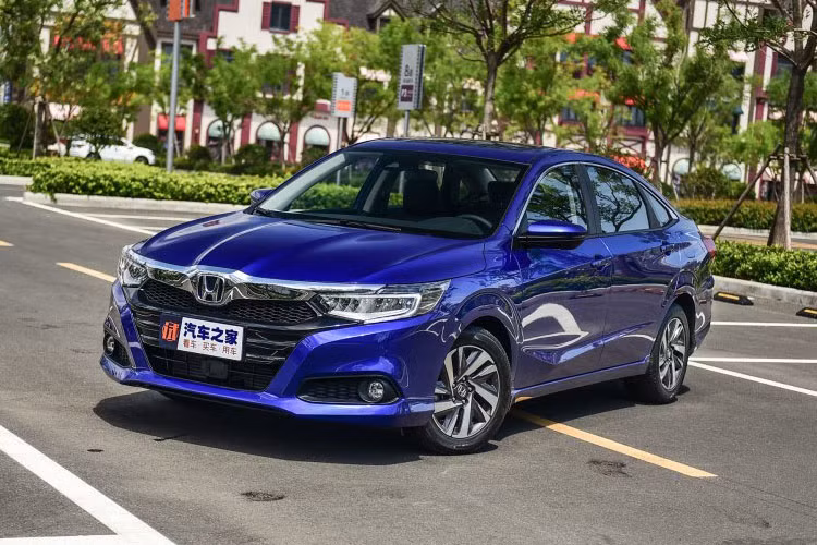 Trong ảnh là sedan Honda Crider 2019. Có thể thấy dù có một vài chi tiết khác biệt như nhìn chung kiểu dáng của hai mẫu xe này hoàn toàn tương đồng nhau. Tuy nhiên, được biết, Envix là sản phẩm của liên doanh Dongfeng-Honda còn Crider lại do liên doanh Guangzhou-Honda.