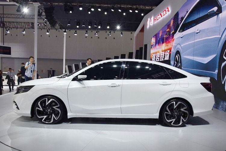 Honda Envix hòn toàn mới sở hữu kích thước cụ thể bao gồm chiều dài 4.756 mm, rộng 1.804 mm, cao 1.509 mm và chiều dài cơ sở 2.730 mm. Con số này khá trùng khớp với Crider đồng thời dài hơn 92 mm, rộng hơn 54 mm, cao hơn 4 mm so với Honda City trong khi chiều dài cơ sở tăng 80 mm.