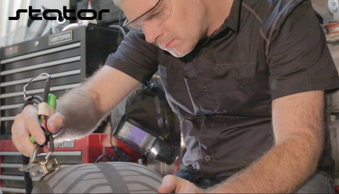 Chân dung nhà thiết kế Nathan Allen cung bộ lốp xe điện khủng.