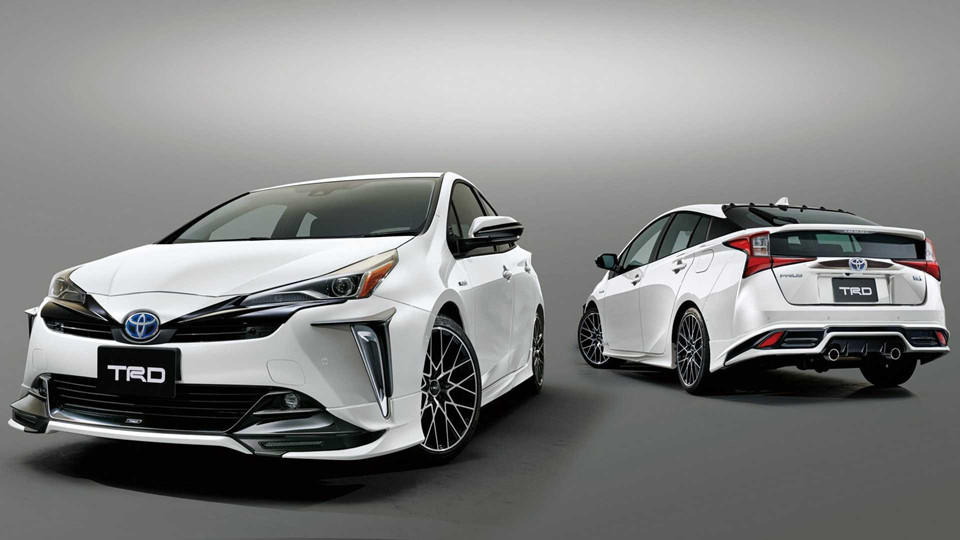 Mẫu xe Toyota Prius 2019 vừa ra mắt hồi đầu tháng tại triển lãm Los Angeles Auto Show 2018. Ngay sau một tháng ra mắt mẫu xe này tiếp tục được bộ phận phát triển xe đua TRD nâng cấp với một loạt chi tiết tăng tính khí động học và thể thao. Toyota Prius TRD 2019 sẽ có mặt tại triển lãm ôtô Tokyo Auto Salon 2019 diễn ra vào tháng 1 tới.