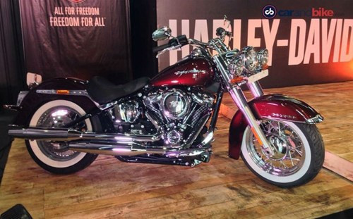 Cũng giống như các phiên bản còn lại của phiên bản Softail khác của năm 2018, Softail Deluxe mới hứa hẹn xử lý tốt hơn và hiệu suất tốt hơn.