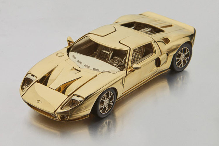 Trước đó, mức đấu giá Ford GT bằng vàng 18k này khởi điểm là 24.000 USD. Và... mức giá chốt được đưa ra là 30.000-40.000 USD (khoảng từ 700 - 931 triệu).
