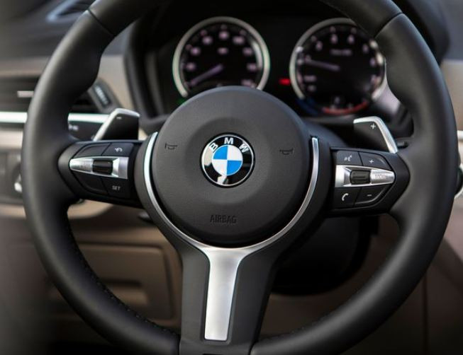 Vô lăng tích hợp nhiều chức năng mới.