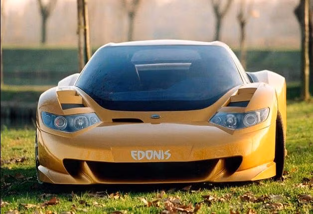 Dựa trên khung gầm siêu xe Bugatti EB110 huyền thoại sử dụng động cơ V12 3.8 lít 720 mã lực, một hãng thiết kế của Mỹ tên gọi Casil Motors đã hợp tác với công ty B Engineering của Modena để sản xuất siêu xe Edonis với bản giới hạn chỉ 15 chiếc có giá từ 850.000 USD.
