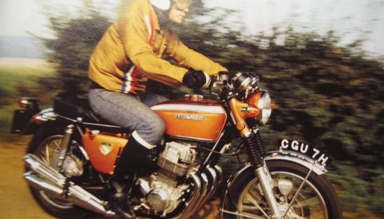 Được biết, hãng xe máy Honda đã thủ công chế tạo bốn chiếc xe nguyên mẫu và sơn với 4 loại màu khác nhau: đỏ kẹo, vàng kẹo, xanh lá cây kẹo và vàng kim loại kẹo.